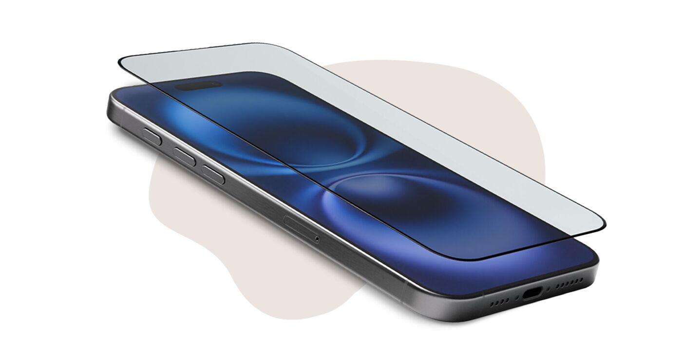Film de protection transparent positionné au-dessus de l’écran d’un smartphone